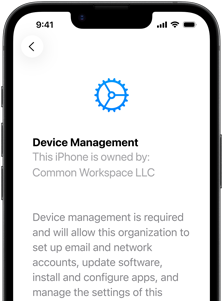 Vista parcial del iPhone 17e en orientación vertical, mostrando la aplicación Settings con la gestión de dispositivos abierta.