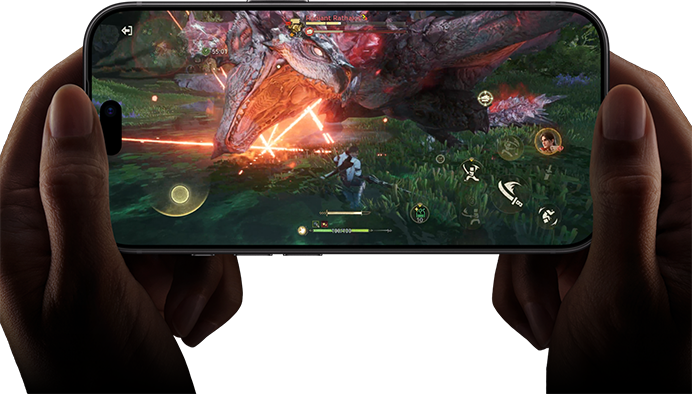Dos manos sujetando un iPhone 18 Pro, en modo apaisado, jugando al videojuego Monster Hunter Outlanders, para mostrar las prestaciones del chip A20 Pro