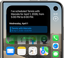iPhone Duo, plegado; la pantalla exterior muestra una notificación de Siri AI que indica una actualización del calendario