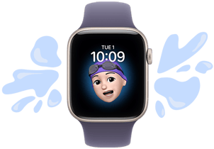 Apple Watch SE 3, caja de aluminio en color blanco estelar, correa deportiva en color morado niebla, un Memoji con gorro de baño y gafas de natación, y salpicaduras de agua ilustradas a ambos lados del reloj