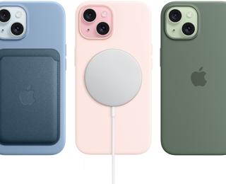 iPhone 15 mostrando la funda de silicona para iPhone 15 con MagSafe, la cartera FineWoven con Magsafe, el cargador MagSafe y la batería portátil MagSafe.