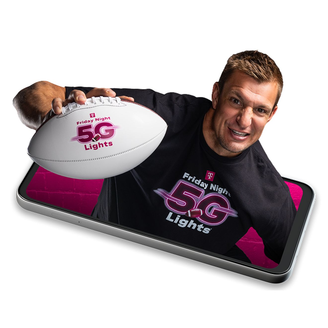 Gronk, con una pelota de fútbol en la mano, sale de la pantalla de un smartphone, simulando la experiencia de realidad aumentada.