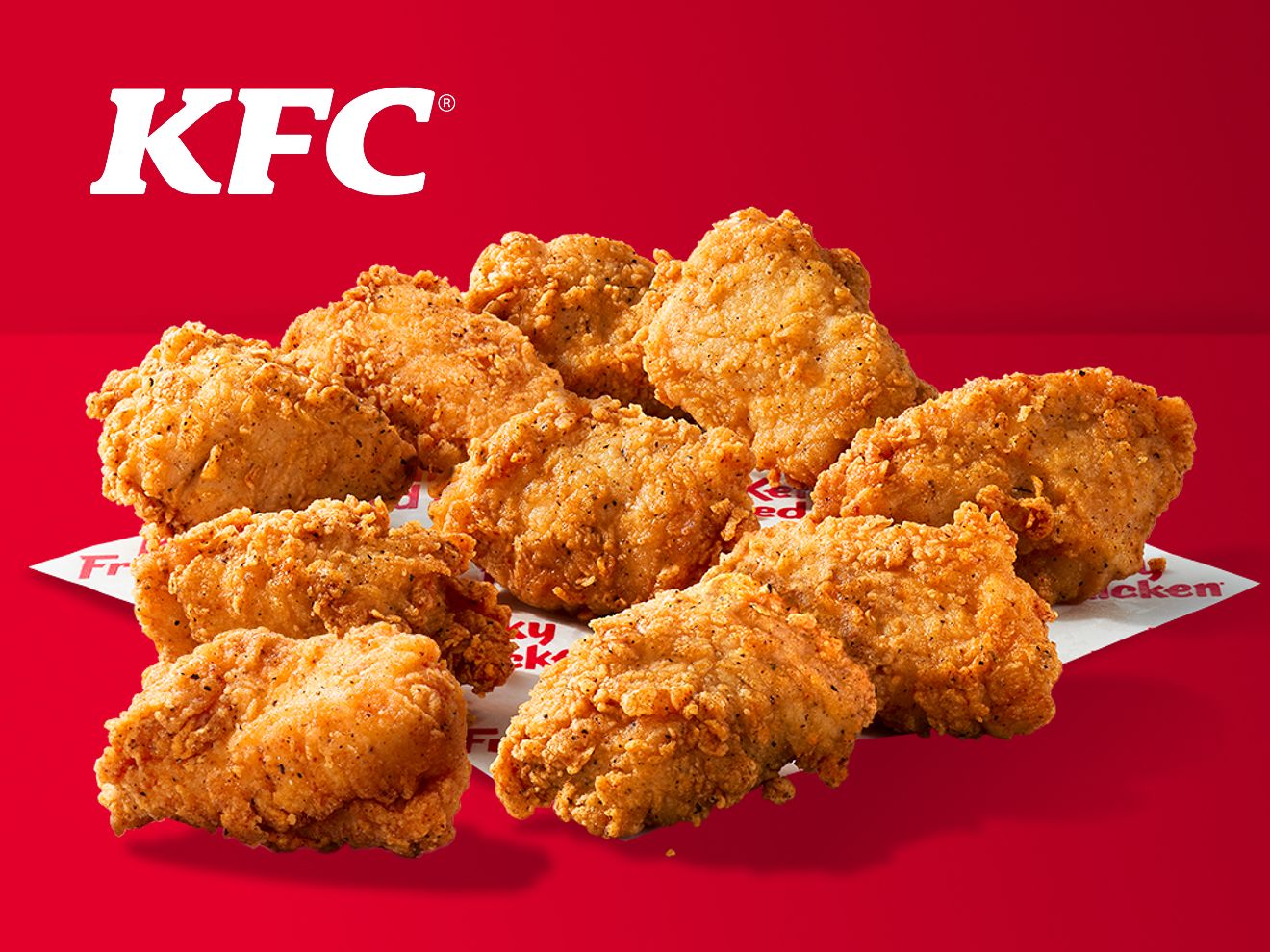 10 nuggets crujientes de KFC sobre una servilleta.