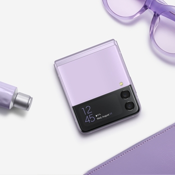 Purple Z Flip3 en una imagen con otros objetos morados