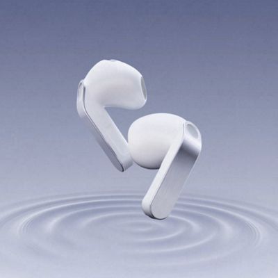 Ondas sonoras emanan de unos audífonos Samsung Galaxy Buds cuatro