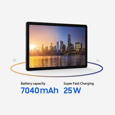 Una Galaxy Tab A11+ 5G que muestra una brillante escena de puesta de sol en la ciudad, enmarcada por un conjunto de iconos que hacen referencia a su potente batería y capacidad de carga rápida.