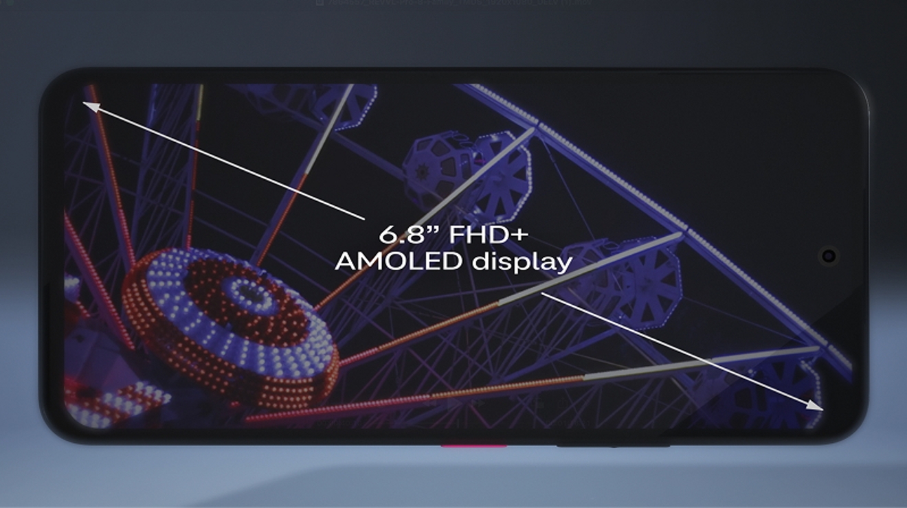 Un teléfono Revvl 8 Pro negro con flechas que indican el gran tamaño de la pantalla FHD+ AMOLED de 6.8".