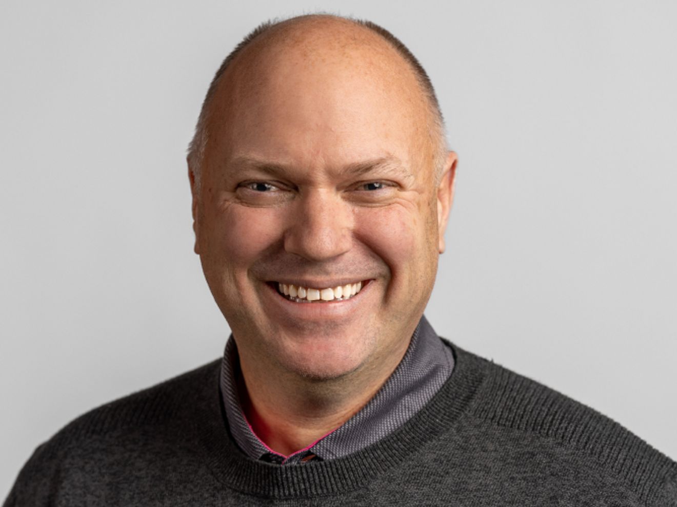 Jon Freier, PRESIDENTE DE GRUPO DE CONSUMIDORES