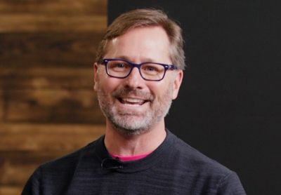 Mike Sievert, PRESIDENTE Y DIRECTOR EJECUTIVO