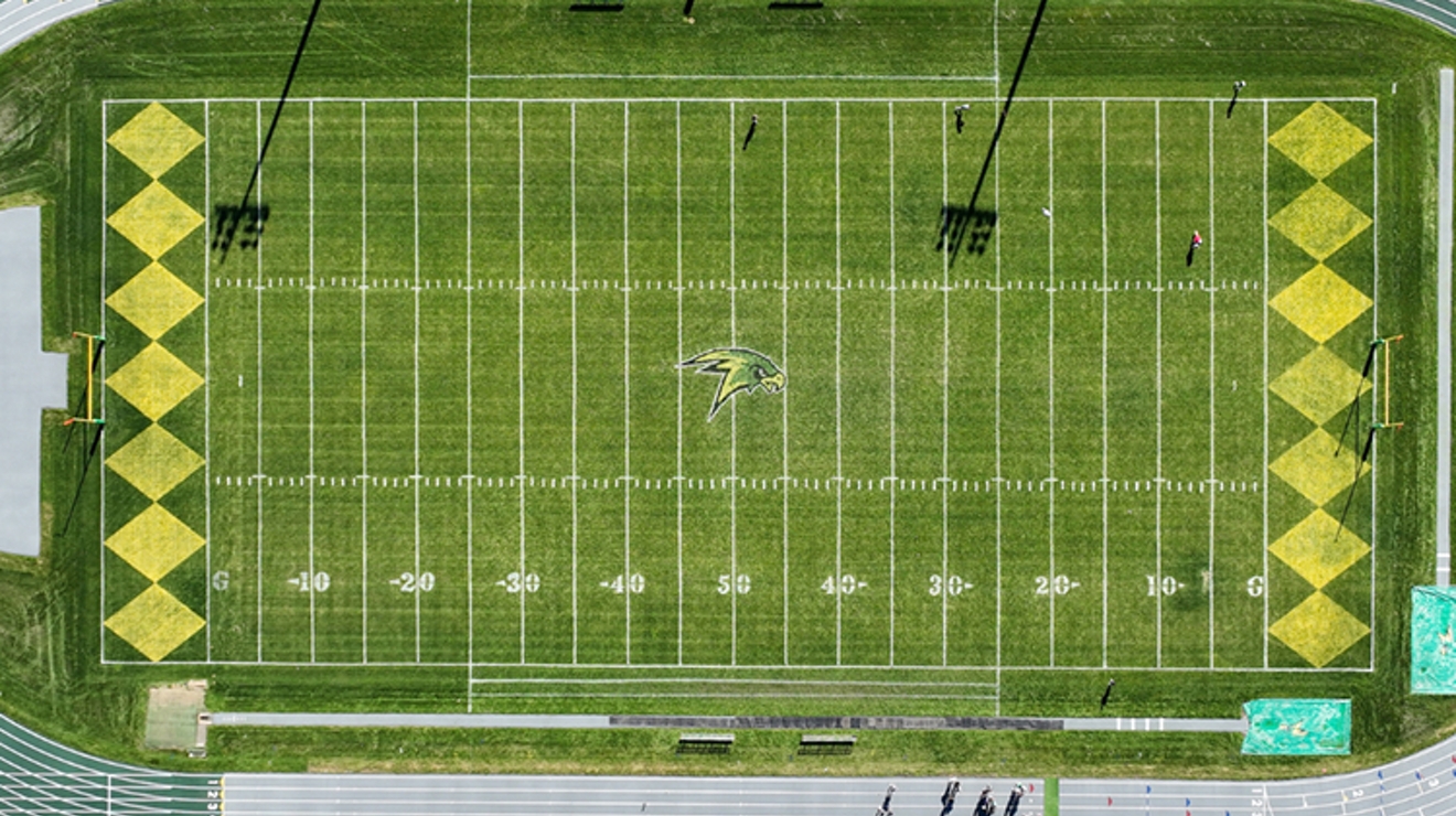 Vista aérea del campo de fútbol de Lakeland High School