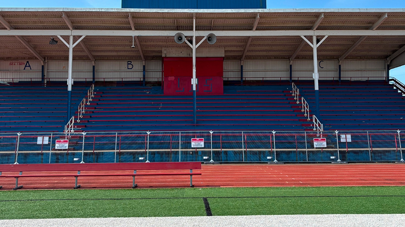 Las tribunas del campo de fútbol de Lebanon High School