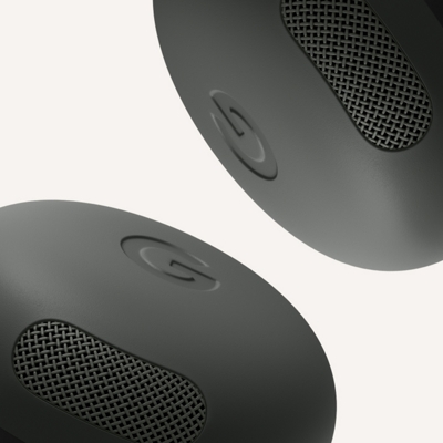 Imagen en primer plano de un par de Pixel Buds Pro 2.