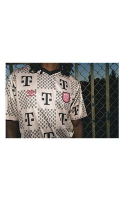 Camiseta de edición limitada T-Mobile x Umbro - Feathered Grey (Grande), vista derecha, right view-slide-1