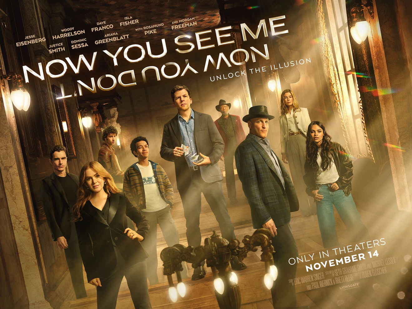 Póster de la película Now You See Me: Now You Don't, en el que aparece el elenco de pie en un pasillo con poca luz.
