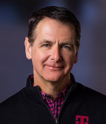 Allan Samson, vicepresidente ejecutivo, director de banda ancha