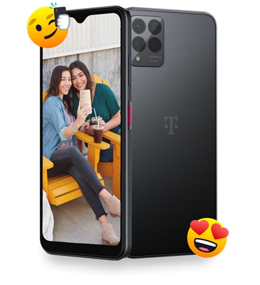 Pantallas móviles con dos mujeres tomándose un selfie