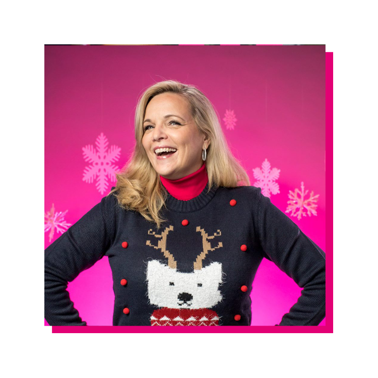 Janice Kapner con un suéter navideño