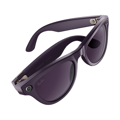 Las gafas inteligentes Ray-Ban Meta en color morado oscuro con lentes redondas y cámara integrada en la montura.