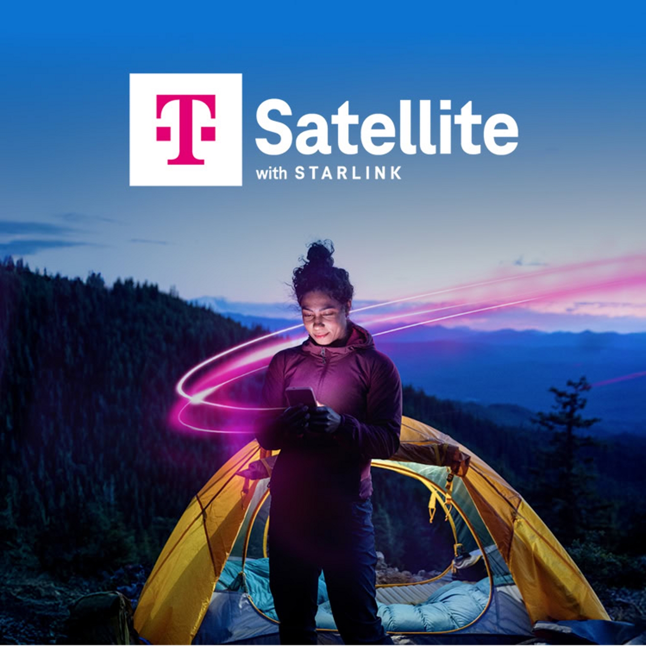 Una persona de pie fuera de una tienda de campaña mirando la pantalla de su teléfono Google Pixel 10 Pro.