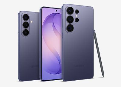 Un smartphone de la serie Samsung Galaxy S26 en color morado, visto desde el frente y la parte trasera, con varias cámaras traseras y un lápiz óptico.