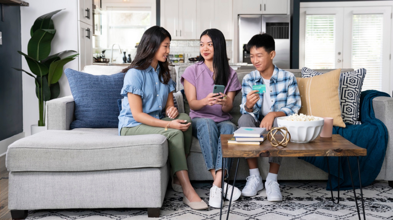 administra el dinero con una cuenta de Greenlight por cuenta nuestra