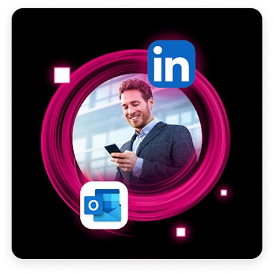 Profesional de los negocios mirando un smartphone con varios logotipos de apps de negocios por Internet alrededor