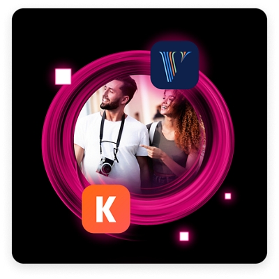 Pareja de vacaciones rodeada de logotipos de varias apps de viajes en línea