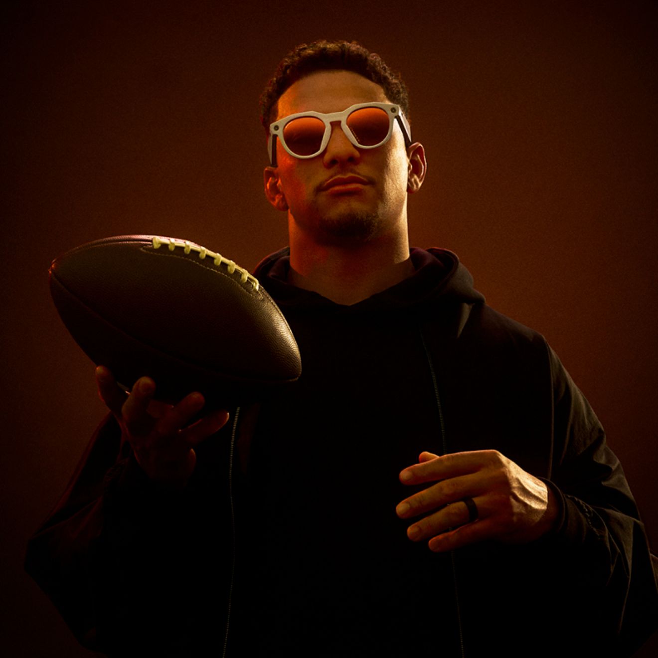 Hombre con gafas Oakley Meta