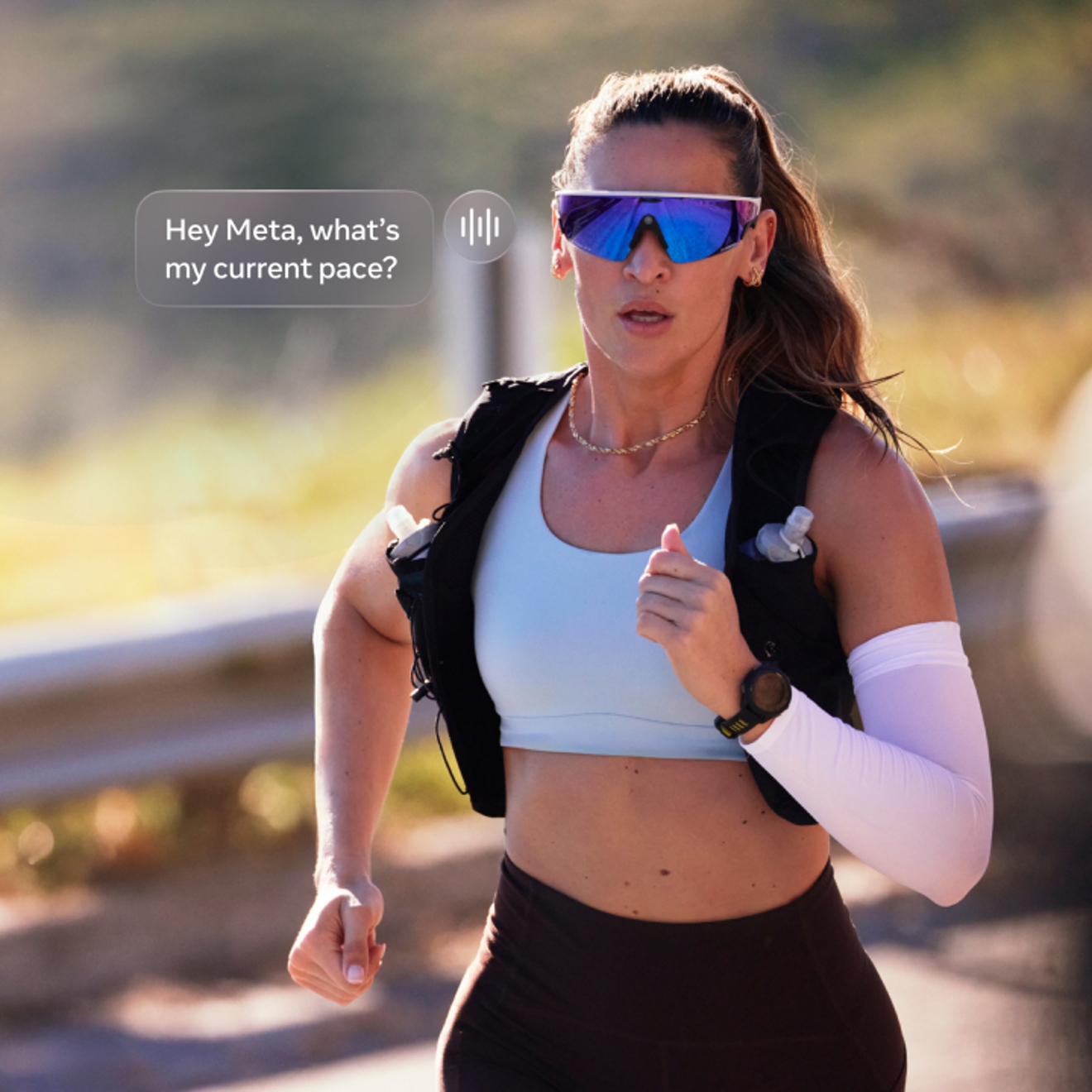 Mujer corre con gafas Oakley Meta Vanguard