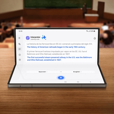 Un Fold6 abierto que muestra texto en un idioma extranjero y texto traducido al inglés debajo.