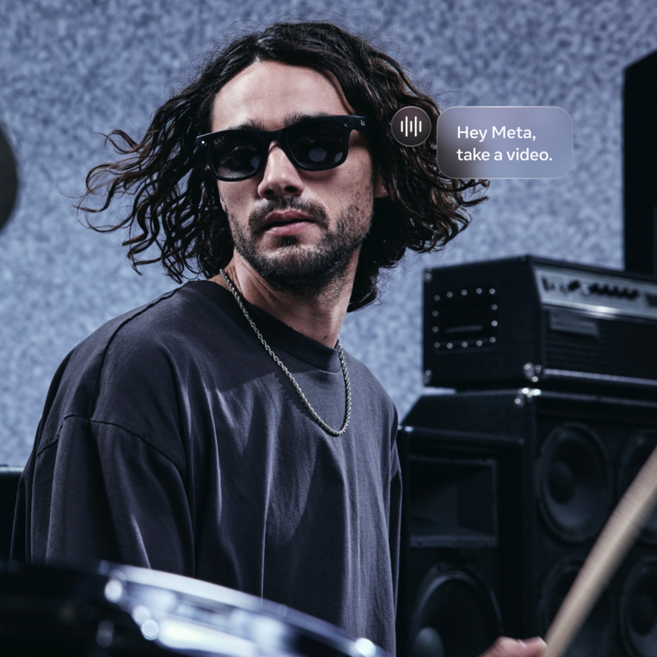 Hombre con gafas Ray-Ban Meta Gen 2