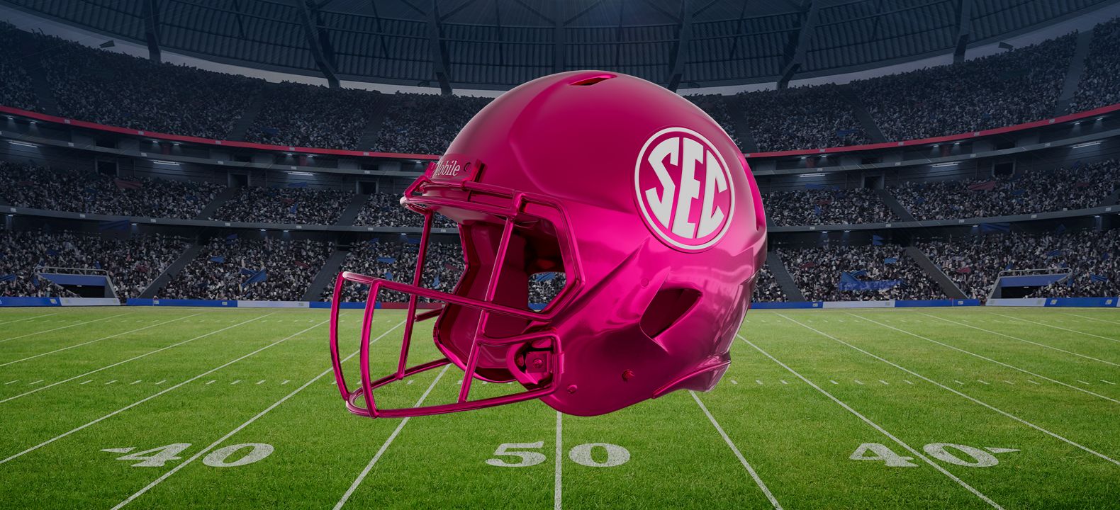 Un casco de la SEC de color magenta superpuesto a un campo de fútbol.