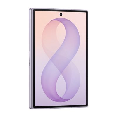 Se muestra un Samsung Galaxy Z Fold8 en morado claro, cerrado desde un costado, con un perfil delgado y una pantalla de la cubierta grande.