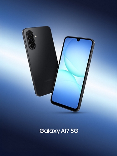Dos teléfonos Galaxy A17 5G flotando sobre un fondo azul difuminado: uno muestra su brillante pantalla y el otro, su elegante parte trasera negra.