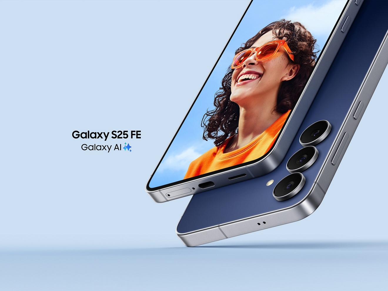 Parte frontal y posterior del teléfono Galaxy S25 FE con imagen de una mujer con gafas de sol en el frente