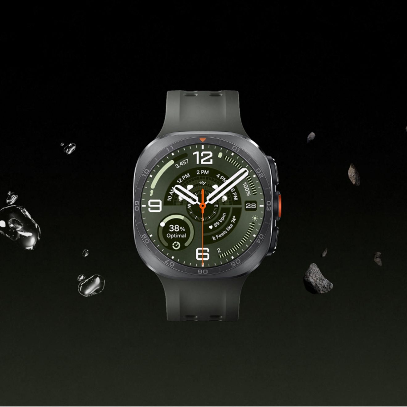 Galaxy Watch Ultra dos con correa verde oscuro, diseñado para ser resistente e ideal para aventuras al aire libre exigentes.
