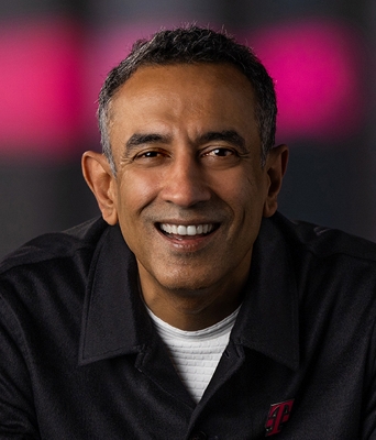 Srini Gopalan DIRECTOR DE OPERACIONES