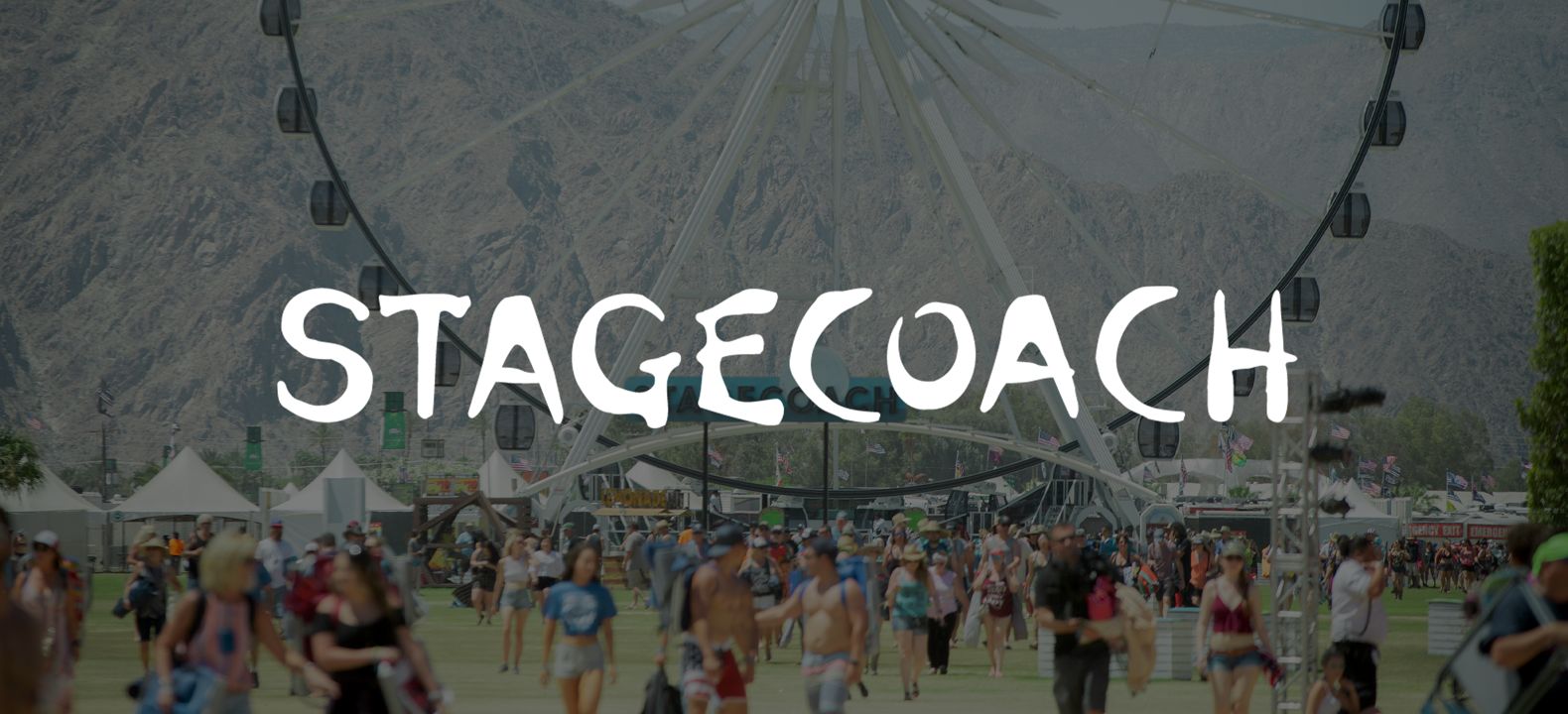 El logotipo de Stagecoach superpuesto a una calle llena de gente con una noria.