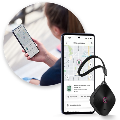 Dispositivo SyncUP TRACKER 2 junto a un teléfono y una mujer con la app T-Life abierta en su teléfono.