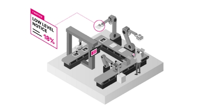 Cintas transportadoras moviendo tablets construidas por brazos robóticos y un ingeniero supervisando.