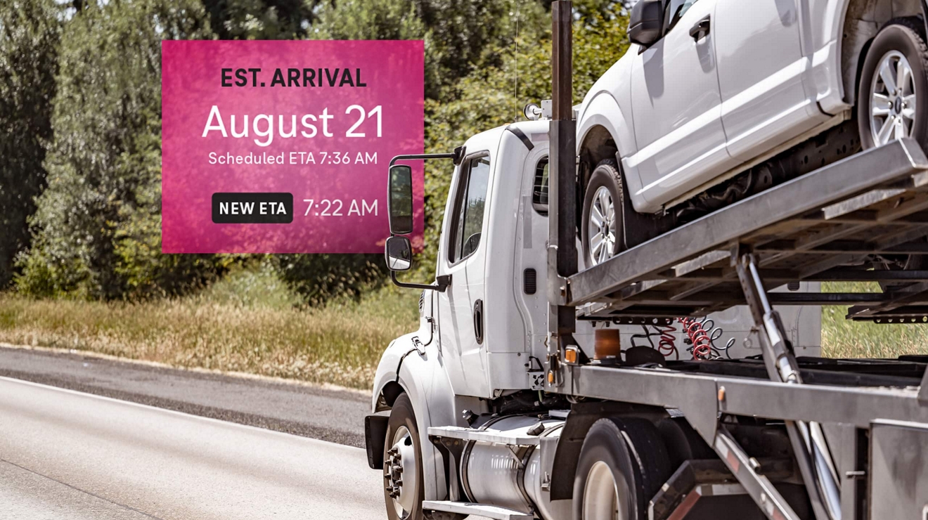 Una pantalla superpuesta magenta muestra la hora estimada de llegada actualizada de un camión de transporte de automóviles.