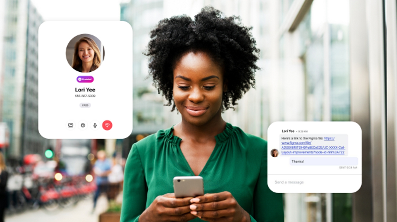 Profesional en la calle de la ciudad usa Dialpad en su smartphone para comunicarse rápidamente con un colega y obtener el enlace a un archivo que necesita.