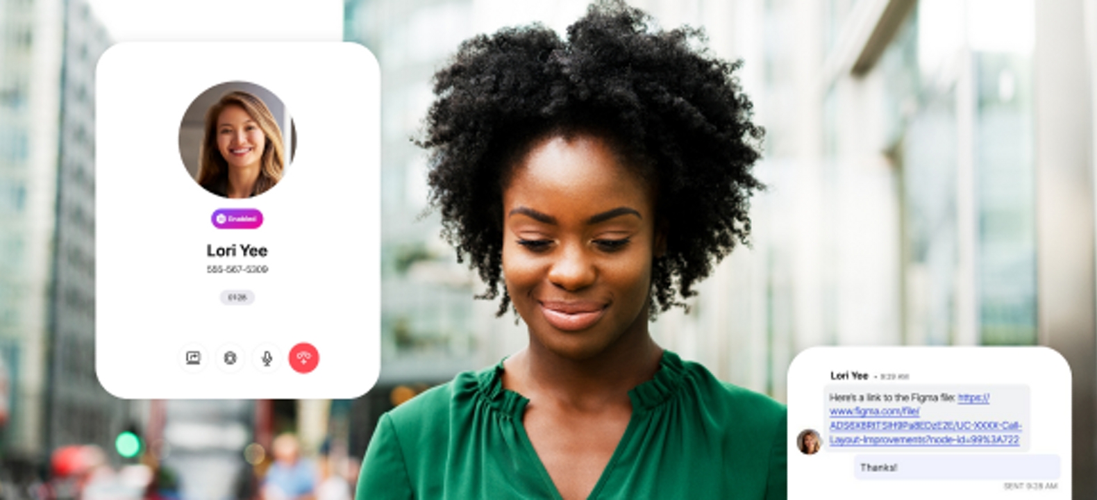 Profesional en la calle de la ciudad usa Dialpad en su smartphone para comunicarse rápidamente con un colega y obtener el enlace a un archivo que necesita.