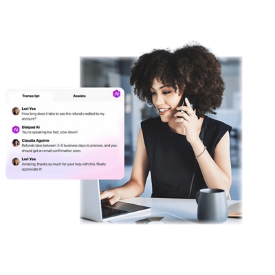 Mujer con su laptop y hablando por su teléfono móvil