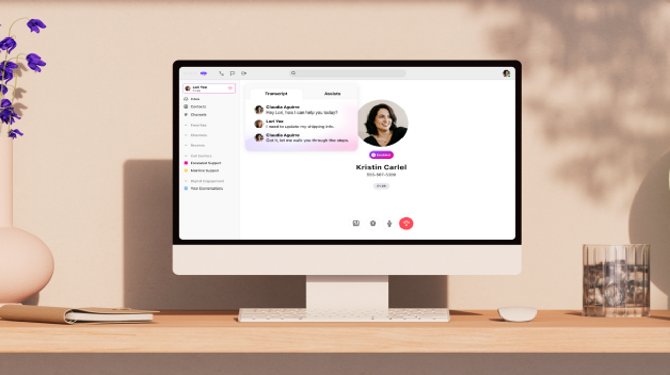 Profesional de ventas usa el centro de ventas con IA de Dialpad.