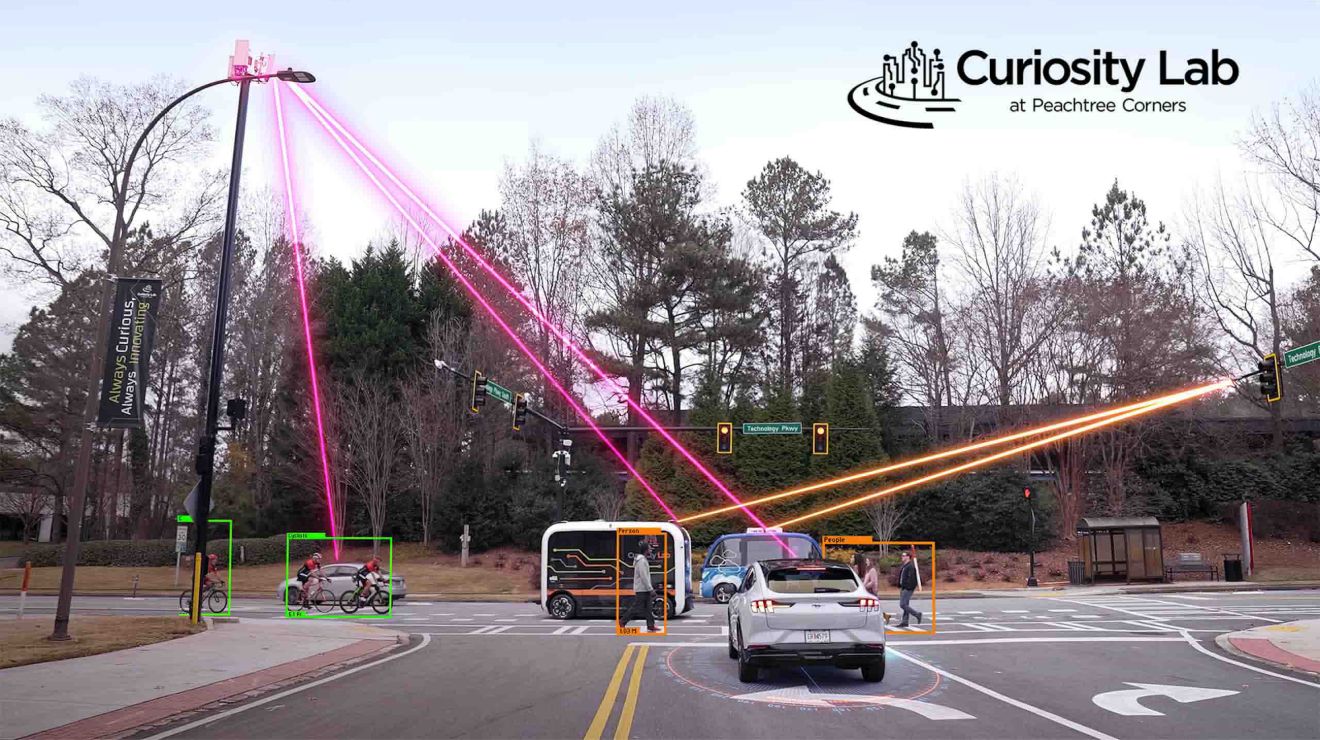 Las cámaras de un poste de la luz reconocen a peatones y ciclistas en el Curiosity Lab de Peachtree Corners.