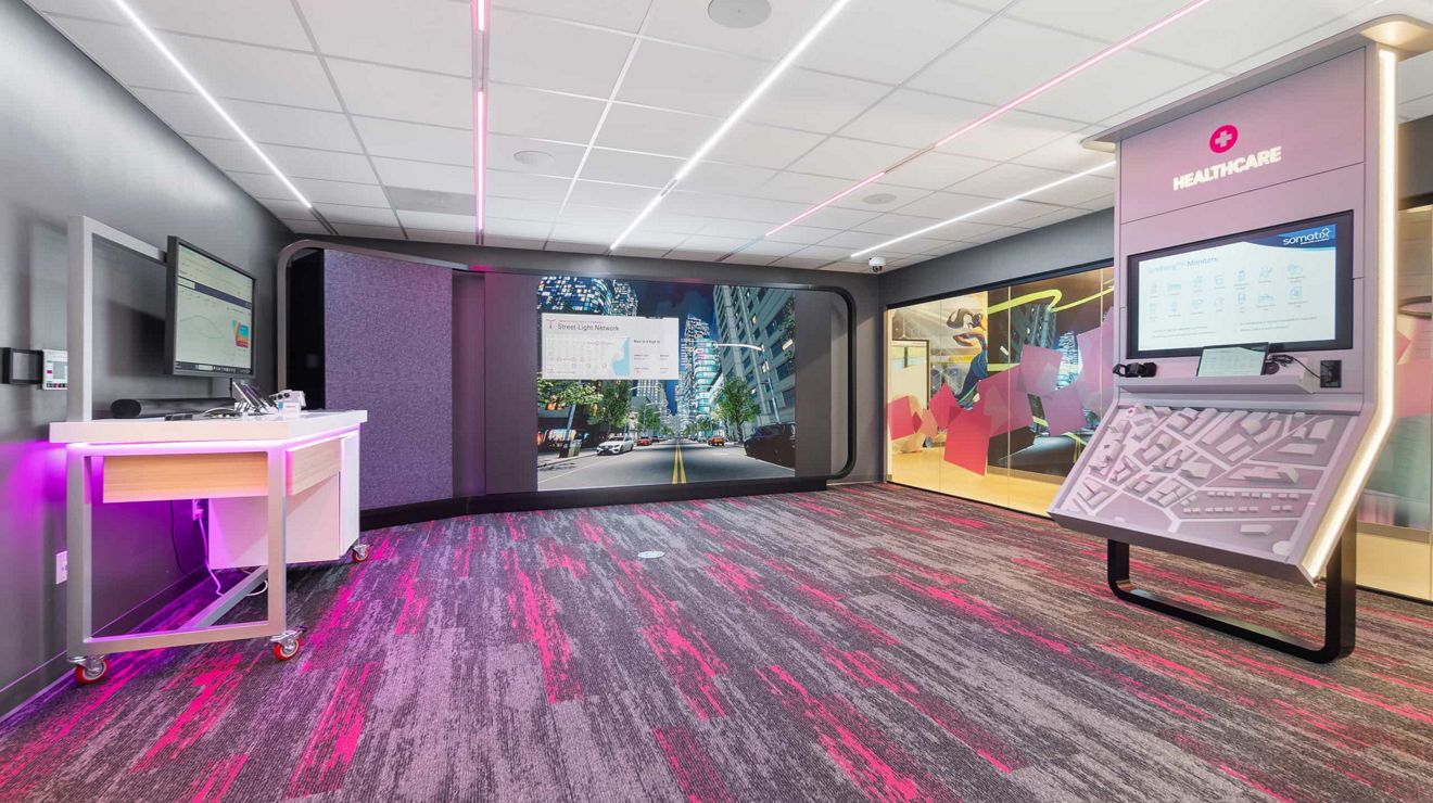 El T-Mobile Curiosity Lab en Peachtree Corners, Georgia, con demostraciones interactivas.