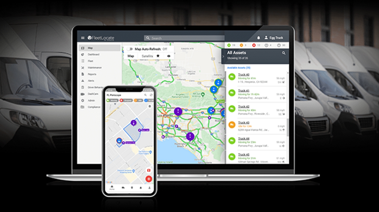Teléfono y laptop con indicaciones para llegar