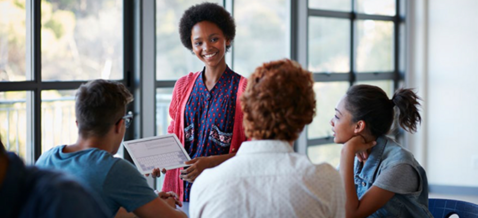 Estudiantes en un aula