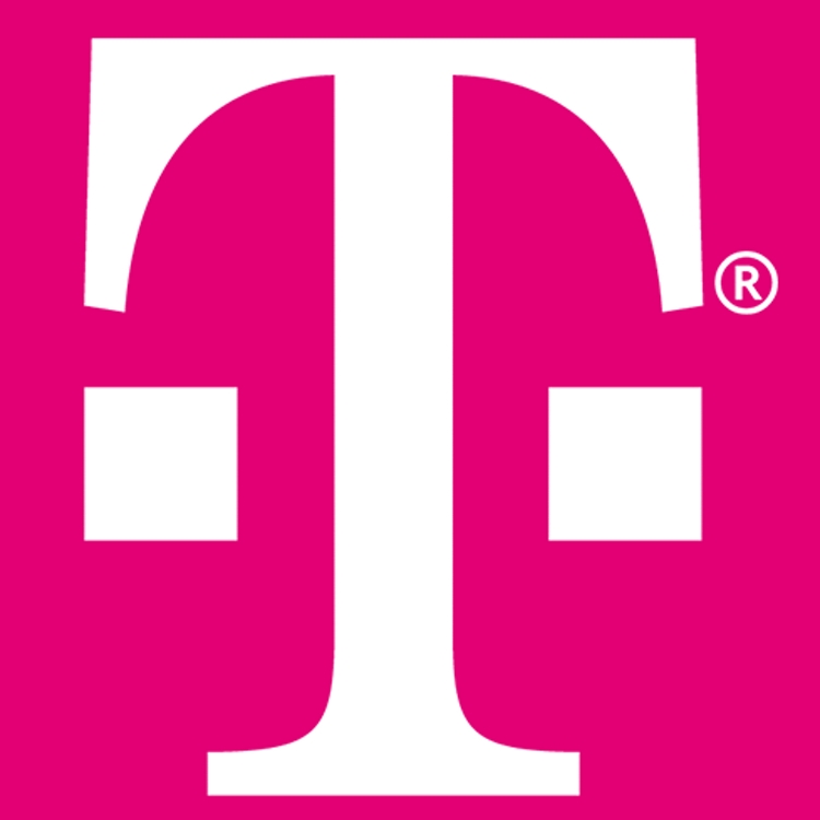 Fondo magenta con una sola T.